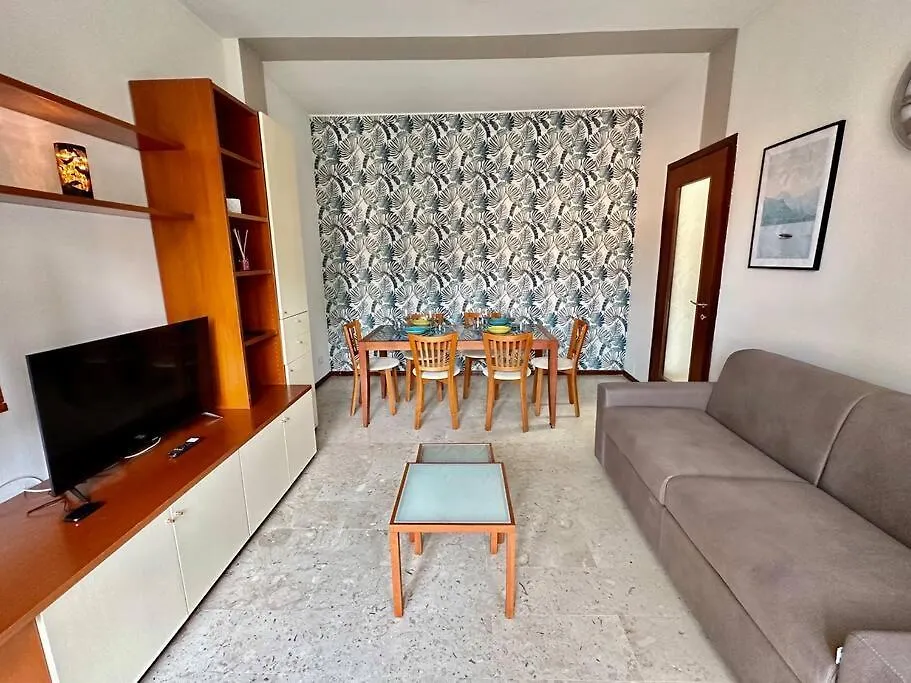 Low Cost Holiday An Business House And Free Park By Revenue House Como Apartment