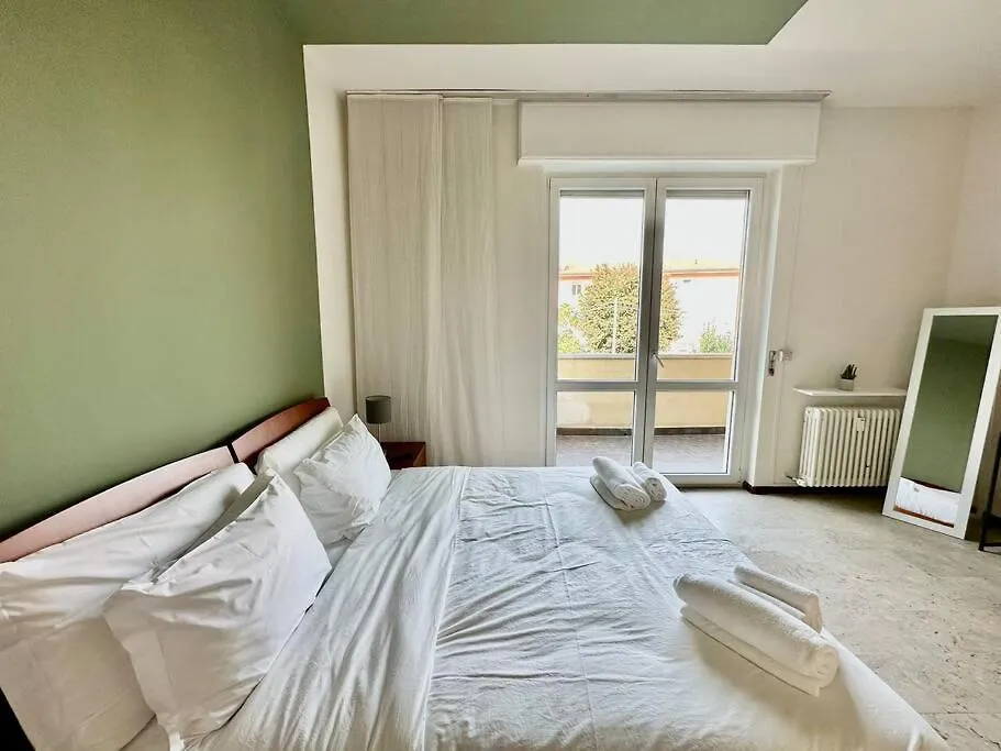 Low Cost Holiday An Business House And Free Park By Revenue House Como