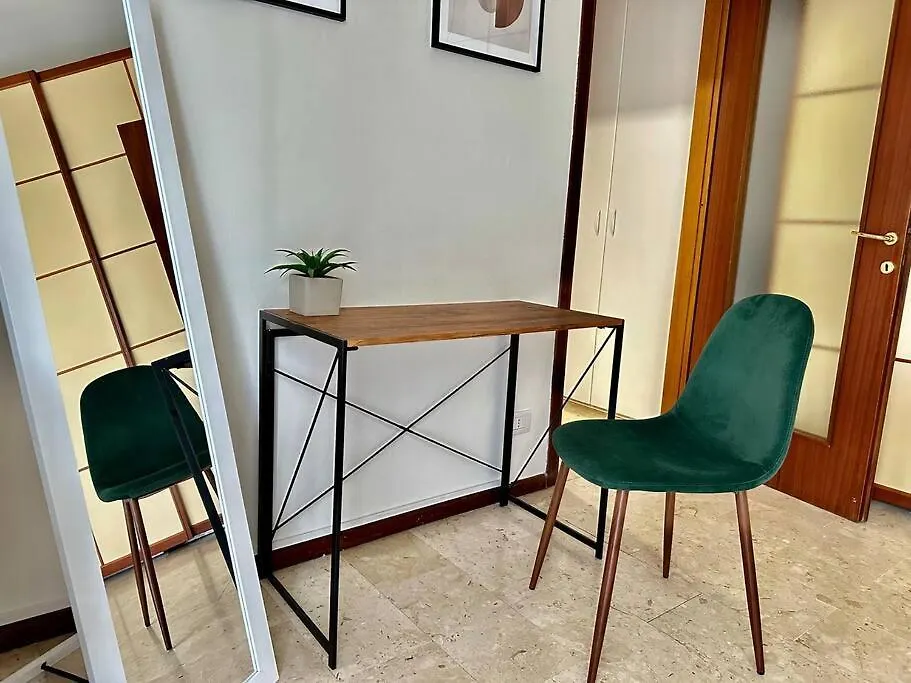 Low Cost Holiday An Business House And Free Park By Revenue House Como Apartment