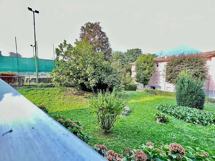 Low Cost Holiday An Business House And Free Park By Revenue House Como