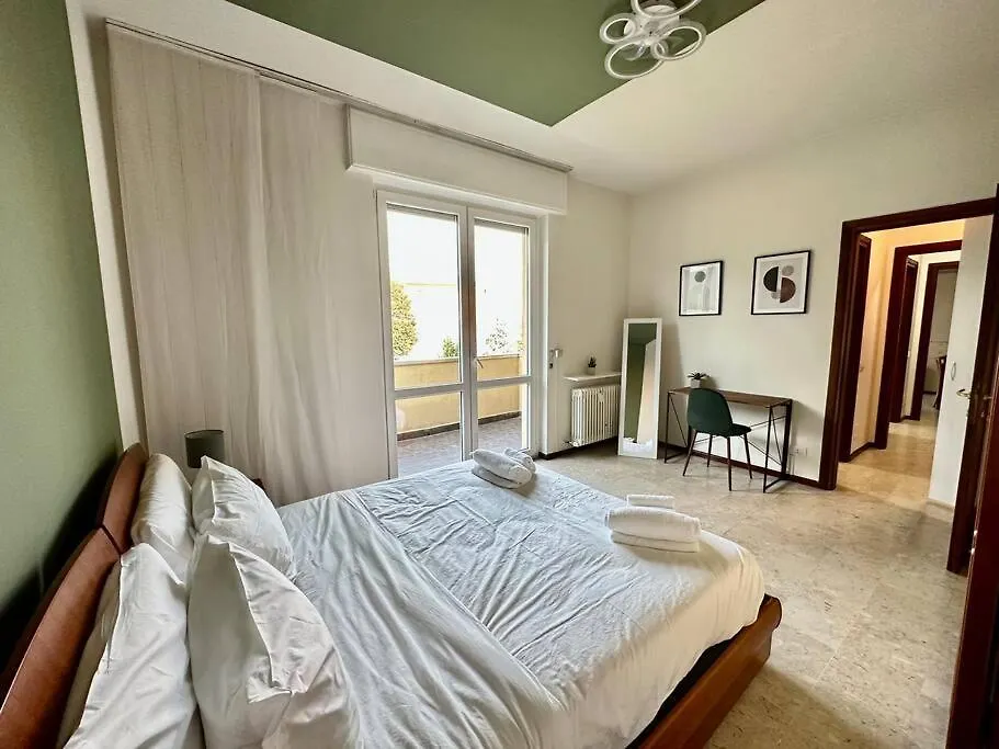 Apartment Low Cost Holiday An Business House And Free Park By Revenue House Como