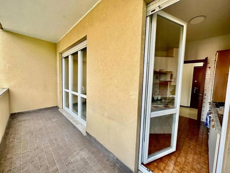 Low Cost Holiday An Business House And Free Park By Revenue House Como Italy